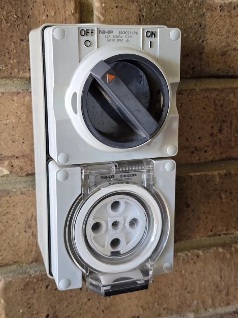 5 pin 3 phase socket